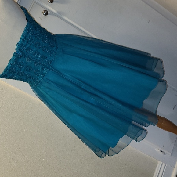 Beautiful  dress / size 3  color green - Picture 6 of 8